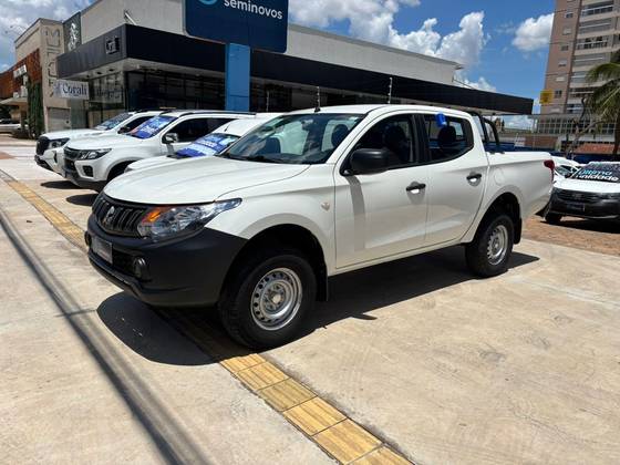 MITSUBISHI L200 TRITON 2.4 16V TURBO DIESEL SPORT HPE-S CD 4P 4X4 AUTOMÁTICO